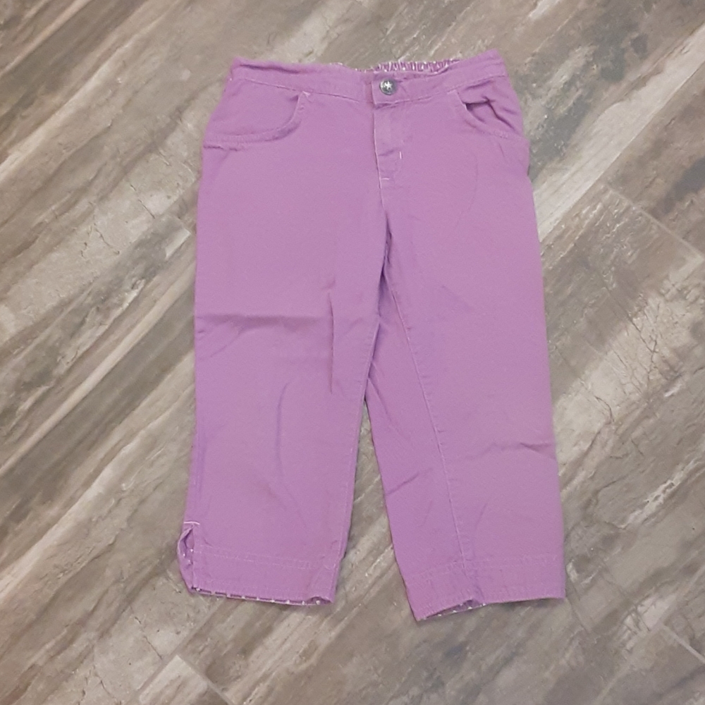 Girls size 7 purple elastic waist capri pants